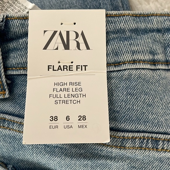 HIGH RISE FLARE LEG
FULL LENGTH
STRETCH- USA Size 6, Europe 38, Mex 28 - Picture 5 of 5